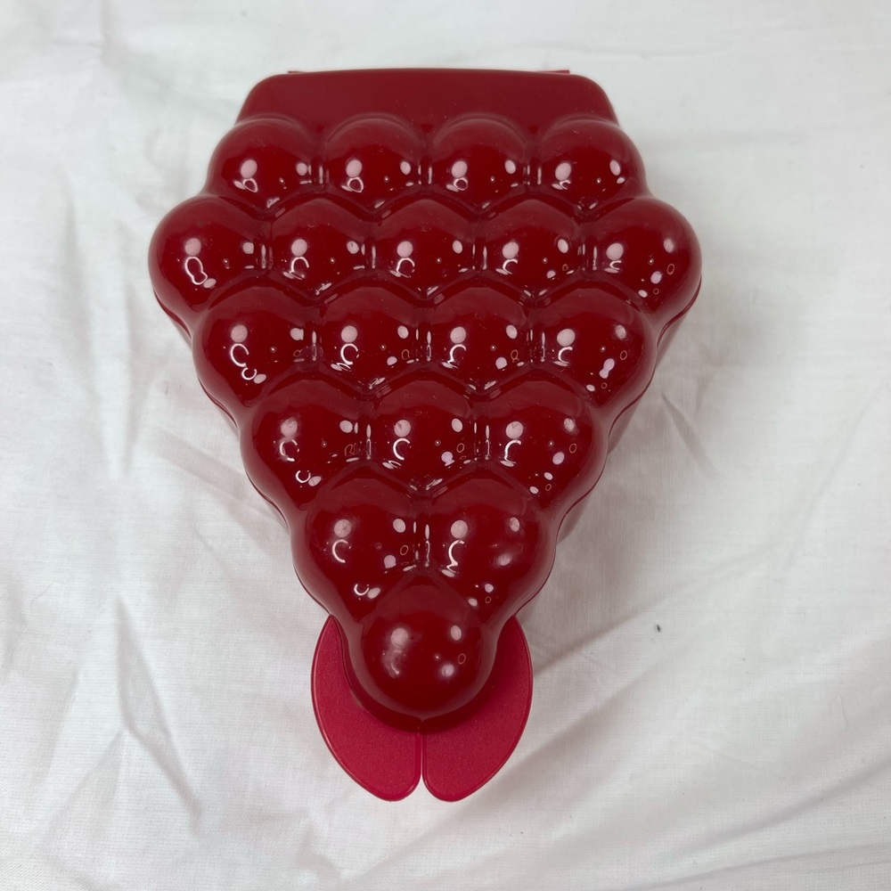⭐️Tupperware Red Grape Forget-me-not Container 4942A-3
